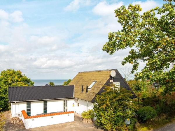 4 star holiday home in Allingåbro, Брондау Демалыс үйі Allingåbro Midtjylland